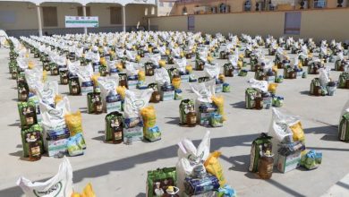 أمين محلي المهرة يدشّن القافلة الغذائية بدعم كويتي