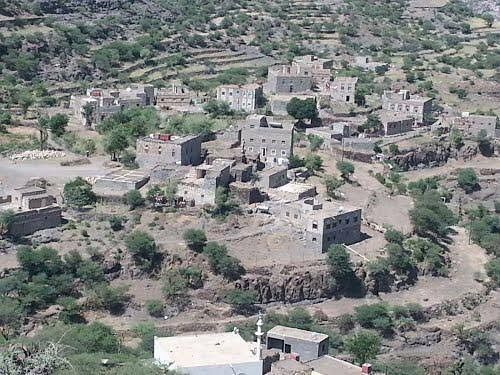 إصابة امرأتين برصاص قناصة مليشيا الحوثي جنوب شرقي تعز