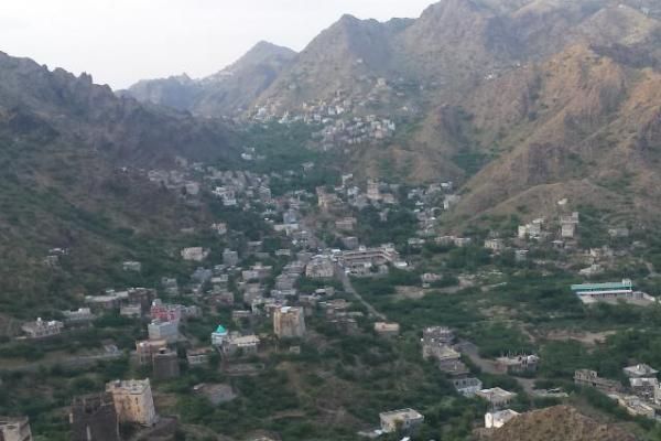 إصابة امرأتين بقصف حوثي استهدف منزلًا في الريف الغربي لتعز