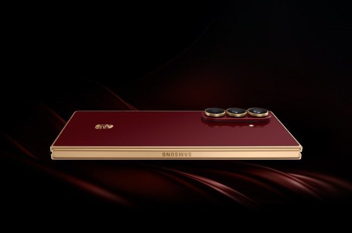 إطلاق Samsung W26 في الصين بدعم اتصال عبر الأقمار الصناعية وتصميم فاخر