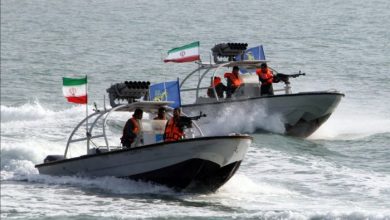 إيران توجه الحوثيين لاستهداف السفن الأميركية في البحر الأحمر