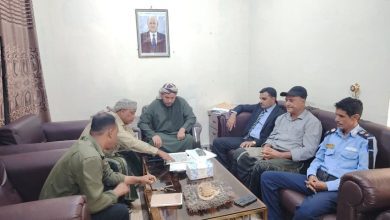 اجتماع برئاسة محافظ سقطرى يناقش خطة تنظيم مواقف المركبات ومواقع البركنة