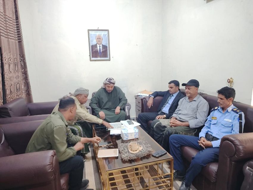 اجتماع برئاسة محافظ سقطرى يناقش خطة تنظيم مواقف المركبات ومواقع البركنة