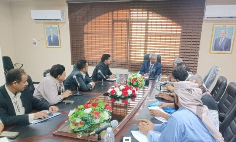 اجتماع موسع في لحج يناقش تعزيز الموارد المالية وتوريدها للبنك المركزي