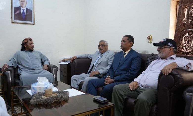 اجتماع يناقش ترتيبات افتتاح قسم السياحة وإدارة الفنادق بجامعة سقطرى