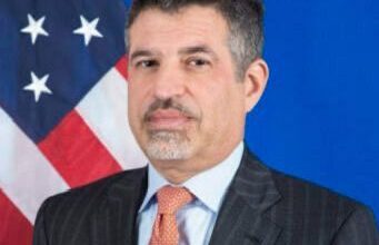 احتجاز مليشيات الحوثي للموظفين المدنيين وتلفيق الأدلة ضدهم هو انتهاك صارخ للكرامة الإنسانية