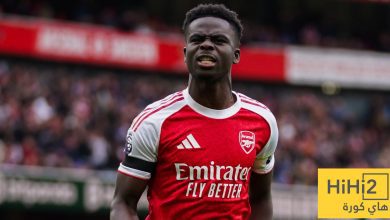 بوكايو ساكا: نجم هجومي متألق يعاني دفاعياً