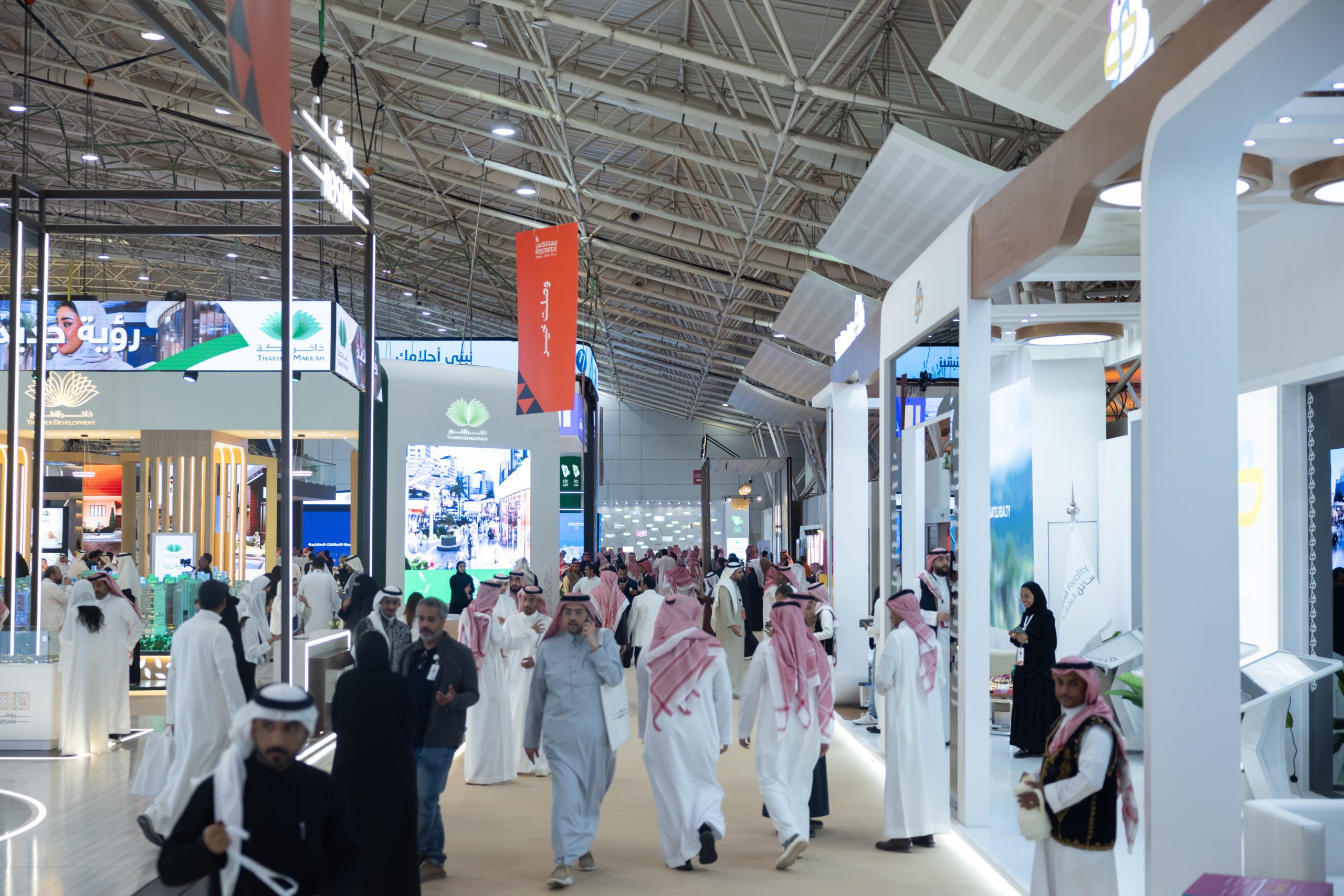 الطفل والكتاب.. شراكة تنمي الخيال وتؤسس جيلًا قارئًا في معرض الرياض الدولي للكتاب