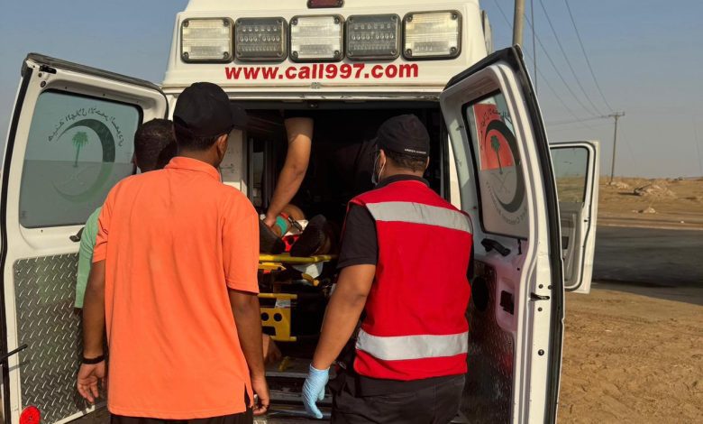 حرس الحدود بمكة المكرمة ينقذ مواطنًا تعرض لوعكة صحية في عرض البحر
