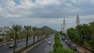 طقس غائم جزئيًا وفرص لهطول أمطار على عدة مناطق