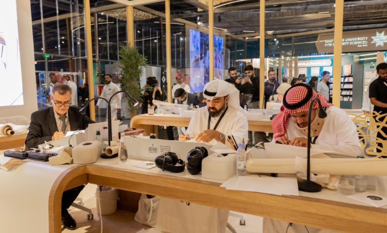 "كتاب الرياض" يحتضن ختام المسابقة العالمية للخط العربي بمشاركة 7 دول
