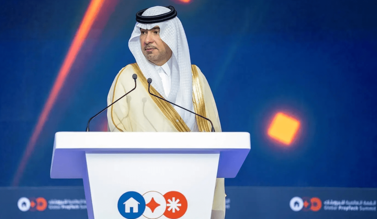 وزير البلديات والإسكان يرعى انطلاق أعمال القمة العالمية للبروبتك 2025