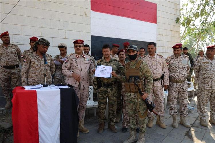 اختتام دورة مهارات قتالية في اللواء 145 مشاة بتعز