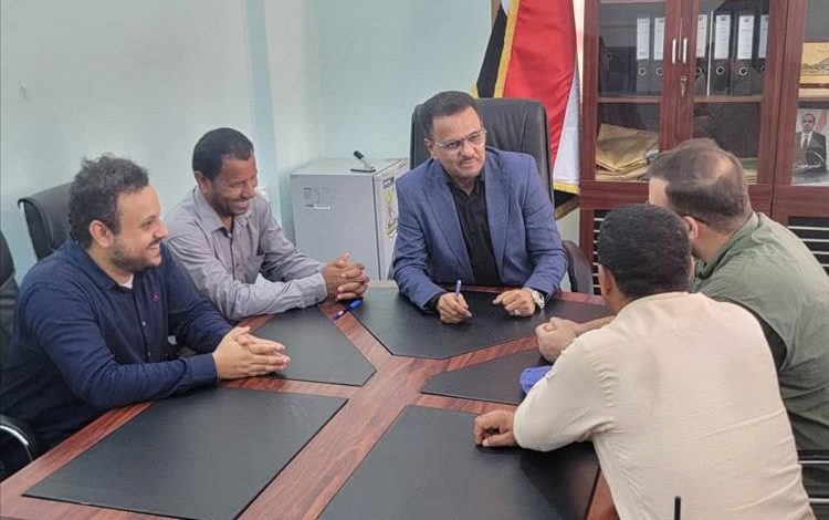الأمين العام لمحلي حضرموت يبحث مع مدير برنامج الغذاء العالمي دعم تدخلات البرنامج لتطوير مركز الإنذار المبكر بالمحافظة