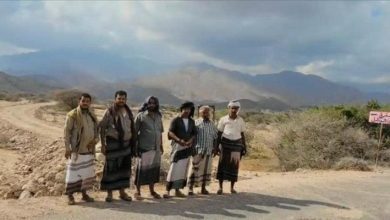 الأهالي في مودية ينفذون مبادرة لربط قرية الوشل بالطريق الدولي ويدعون إلى استكمال السفلتة