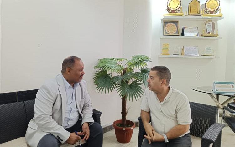 الجمحي يلتقي المدير الإقليمي لمؤسسة يمان بعدن لمناقشة تدخلاتهم الجديدة في القطاع الصحي بساحل حضرموت