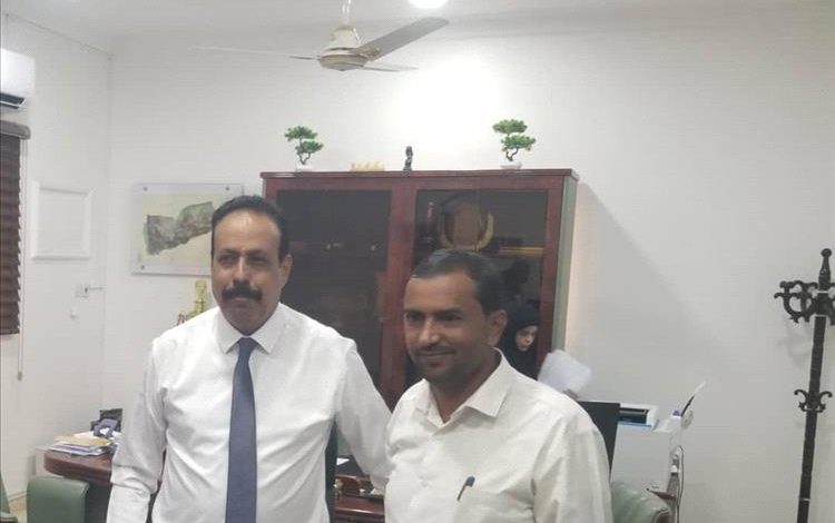 العقربي يوجّه بسرعة إعداد دراسة فنية لمعالجة الأضرار التي خلفتها سيول الأمطار بطريق باتيس - رصد - لعوس