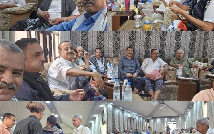المئات من المسؤولين والشخصيات السياسية والقيادات العسكرية والأمنية يزورون محافظ لحج اللواء تركي للاطمئنان على صحته