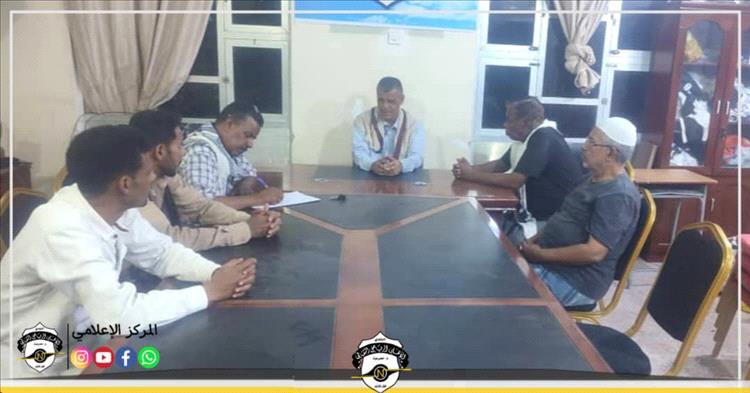 المدير العام لمديرية غيل باوزير يشيد بإنجازات نادي أهلي الغيل وجهود إدارته ويحيي ذكرى تأسيس الدمج