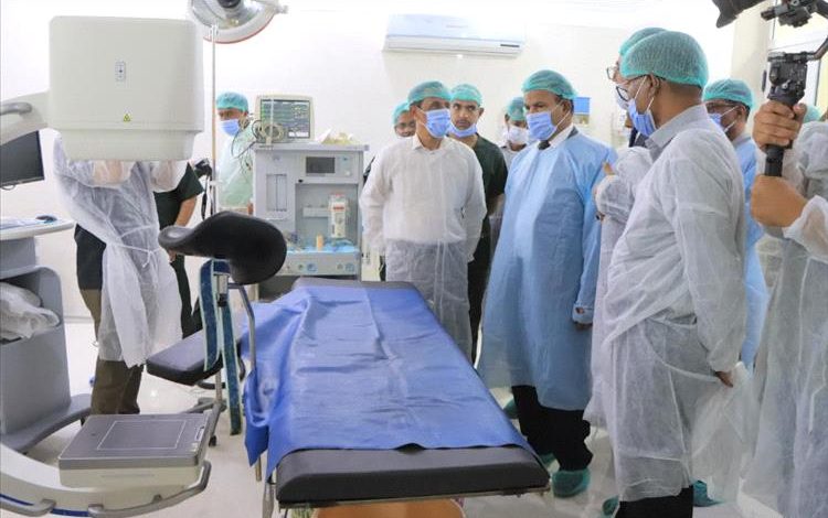 الوكيل العامري يدشن مخيّم العيون لإزالة المياه البيضاء والحول المجاني بمستشفى عيديد الخيري بتريم