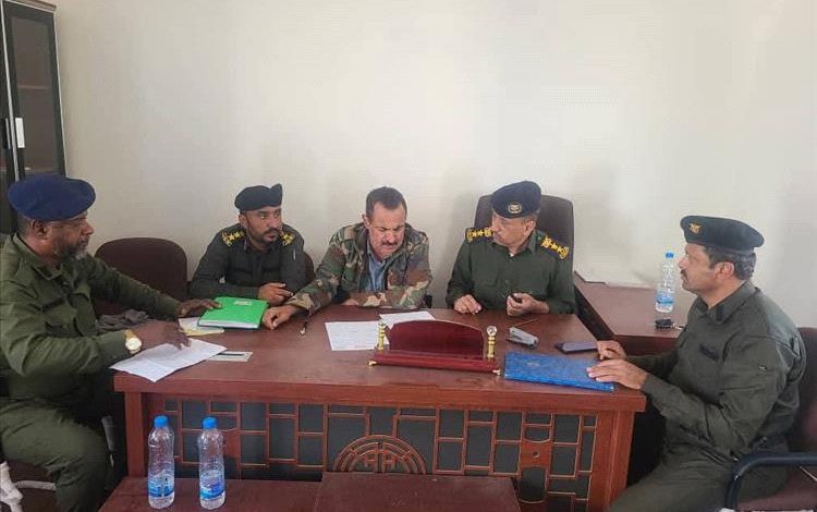 انتهاء عملية الاستلام والتسليم بين مديري شُرط مديريات بيحان وعسيلان والصعيد وجردان في إطار تنظيم العمل الأمني