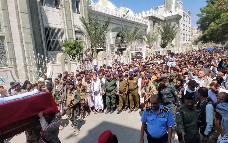 تشييع مهيب لجثمان الشهيد عبدالله النقيب في تعز