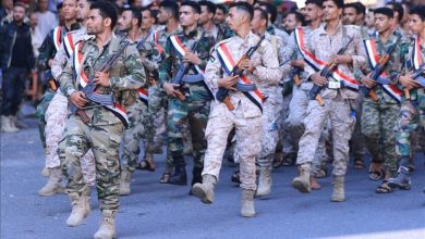 تعز تشهد عرضًا عسكريًا لوحدات من الجيش والأمن بحضور وزير الدفاع