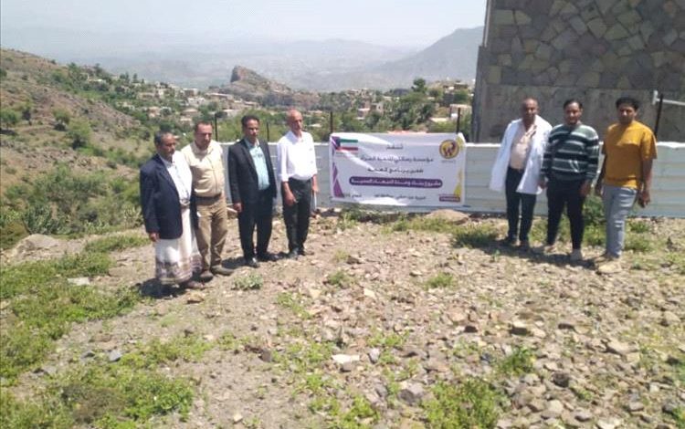 تعز.. مدير عام جبل حبشي يُسلم موقع تنفيذ مشروع وحدة المبهاء الصحية لمقاول التنفيذ