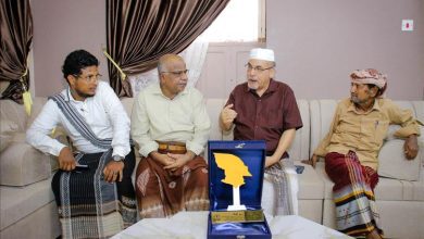 تنفيذية مؤتمر حضرموت الجامع في غيل باوزير تكرّم الأديب والشخصية الاجتماعية حسين بامطرف