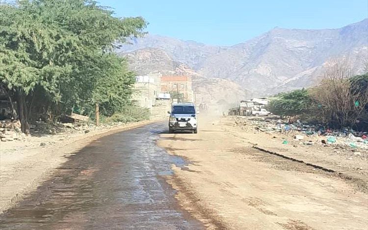 تواصل أعمال سفلتة الشارع الرئيسي في مودية بدعم من ناصر عبدربه منصور هادي