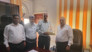 رئيس إتحاد نقابة عمال اليمن يكرم رئيس مؤسسة التأمينات الاجتماعية بتعز بـ"وسام الفخر والتنمية"