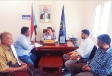 رئيس انتقالي أبين يبحث تجديد عقود الطاقة المشتراة واحتياجات مؤسسة الكهرباء بالمحافظة