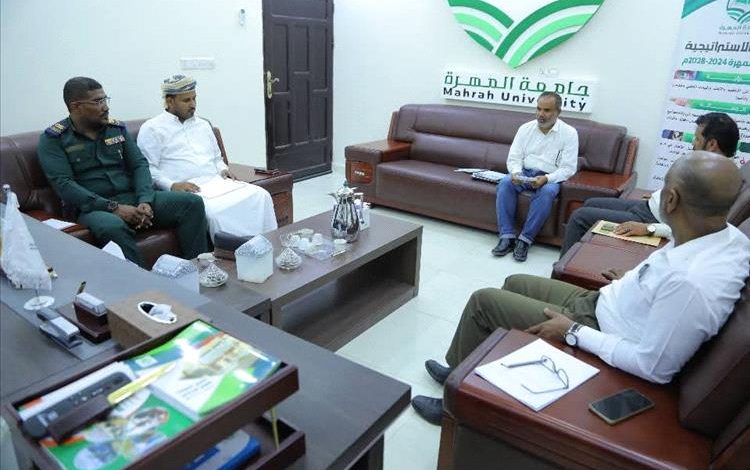 رئيس جامعة المهرة يترأس اجتماعاً للجنة المؤتمر العلمي عن المخدرات والمؤثرات العقلية ويناقش الانشطة المصاحبة لمؤتمر طرابلس 2025م.