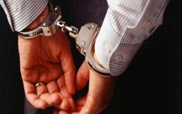شرطة المكلا تلقي القبض على متهم بالاعتداء على عمال مؤسسة عامة