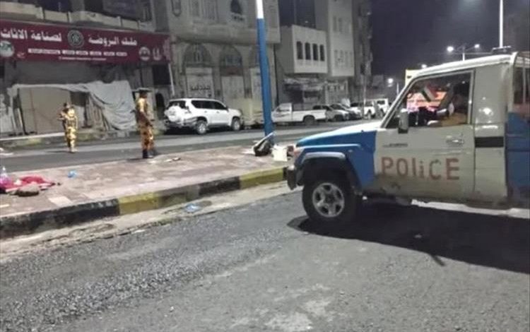 شرطة تعز تعلن تسليم ثلاثة متهمين في قضية مقتل شاب للنيابة العامة