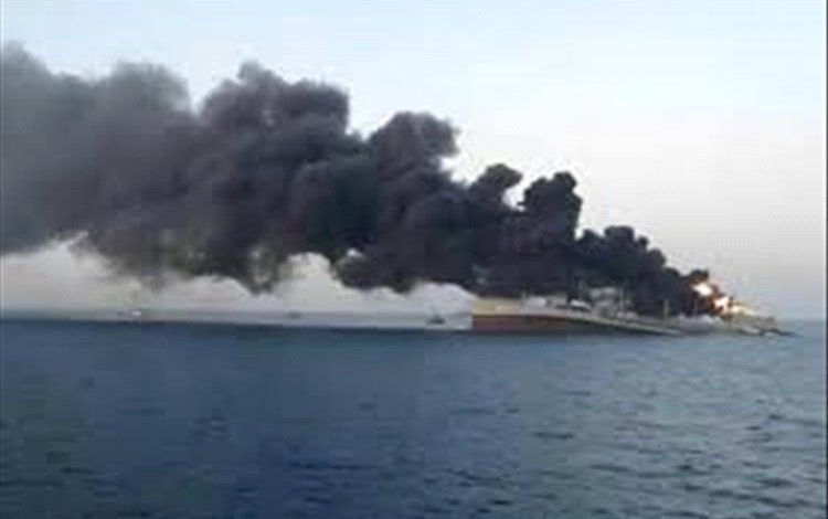 عاجل.. تفاصيل أولية لانفجار ناقلة نفط قبالة سواحل مدينة أحور بأبين.. والبحث جارٍ عن الطاقم