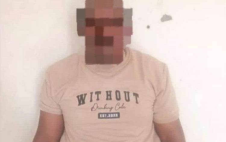 عملية أمنية ناجحة في المكلا تسفر عن القبض على محتال انتحل صفة "ضابط استخبارات"