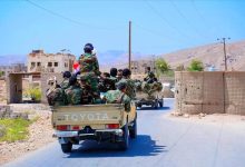 قوة أمنية تعيد فتح الطريق الدولي في شبوة بعد إزالة قطاع قبلي