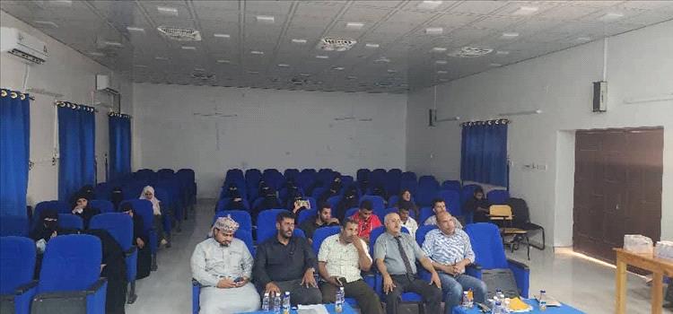 كلية الآداب بجامعة المهرة تقيم دورة تدريبية عن توظيف أدوات الذكاء الاصطناعي في العمل الإعلامي