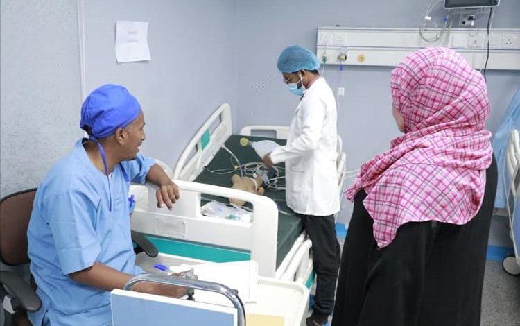 مؤسسة الأمل النسوية تختتم امتحانات الدفعة الرابعة من برنامج الرعاية التنفسية في حضرموت
