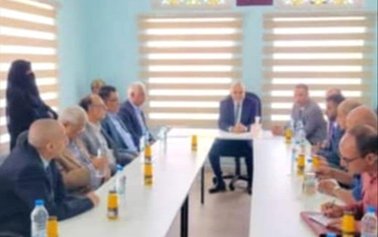 محافظ تعز يدشن العمل التجريبى بالنظام الآلي والموقع الإلكتروني لمكتب الضرائب