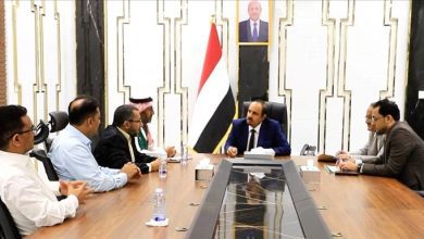 محافظ حضرموت  يناقش مع مركز الملك سلمان للإغاثة إطلاق مشروعين صحيين حيويين في المحافظة