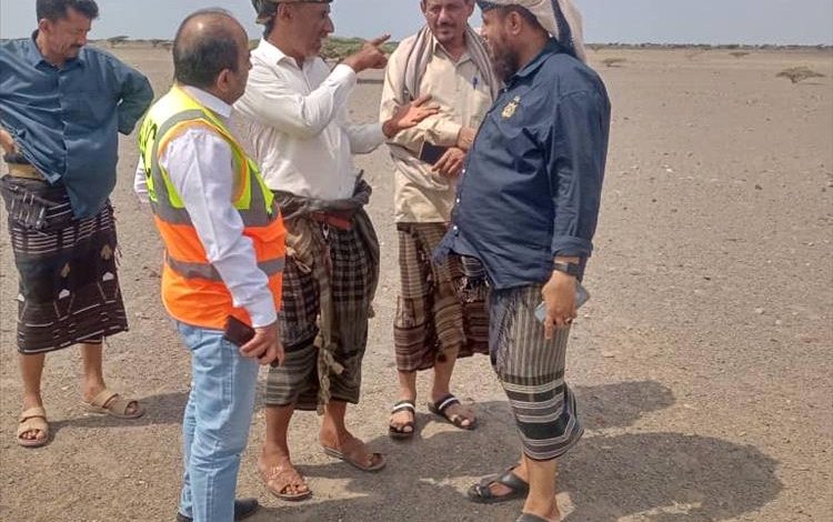 مدير عام المضاربه و راس العاره يزور موقع مشروع الطاقة الشمسية في المضاربة والعارة بلحج