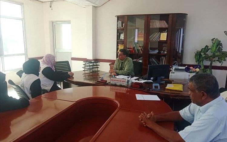 مدير مكتب الصحة بلحج يبحث مع منظمة ميد جلوبال تعزيز التعاون في مشاريع الصحة الإنجابية والرعاية الأساسية
