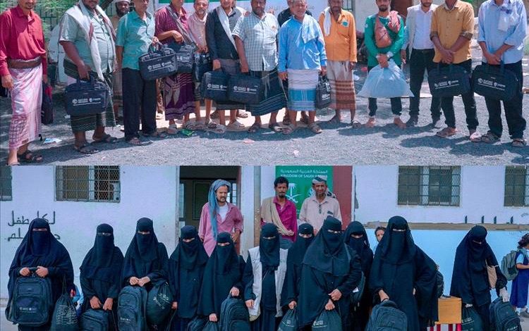 مركز الملك سلمان للإغاثة يواصل توزيع الحقائب التعليمية في المدارس المستهدفة بمحافظتي لحج وأبين