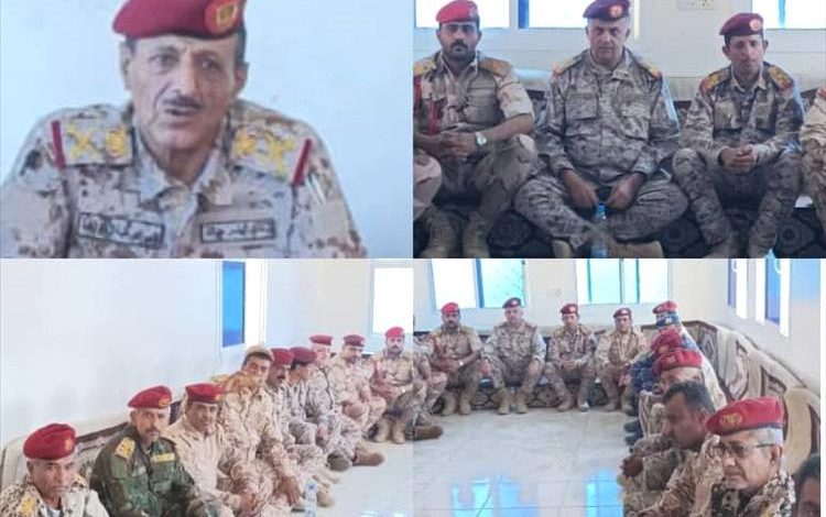 نائب رئيس هيئة الأركان يزور محور أبين العملياتي ويشدد على دعم وزارة الدفاع لأجهزته العسكرية