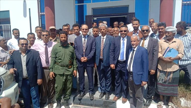 وزير الصحة ومحافظ لحج يتفقدان عدد من المرافق الصحية بالمحافظة