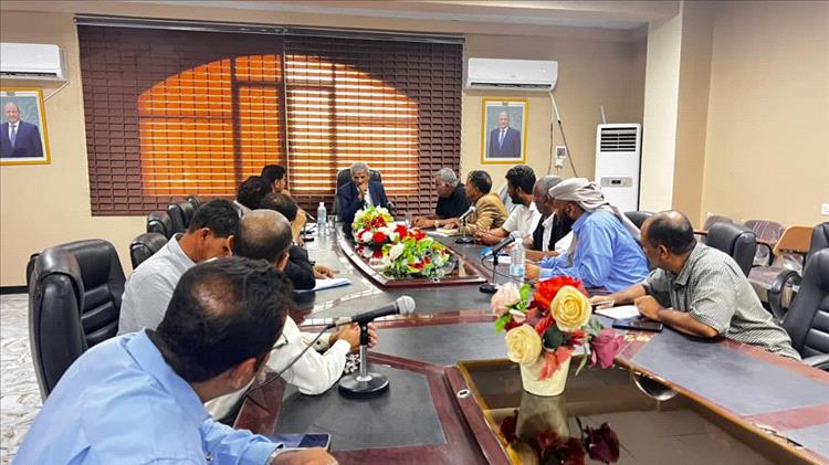 وزير الصحة ومحافظ لحج يزوران مرافق صحية وتعليمية لمتابعة مستوى الخدمات وتعزيز القطاع الصحي