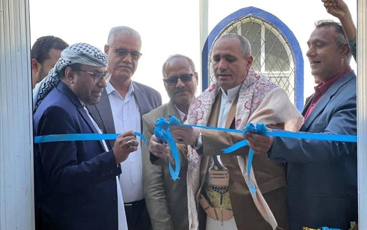 وكيل أول محافظة تعز يفتتح كلية المعارف التطبيقية في المدينة