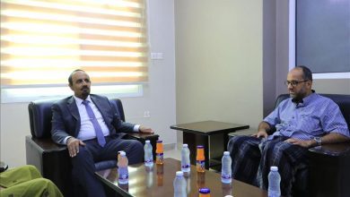 ​محافظ حضرموت الأستاذ مبخوت بن ماضي يبحث مع رئيس الغرفة التجارية الأوضاع التموينية وسبل تعزيز الاستثمار للدفع بعجلة التنمية